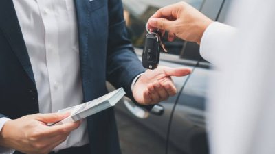 Menjual Mobil