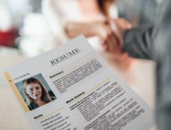 Tips Menulis CV yang Menarik Perhatian HRD